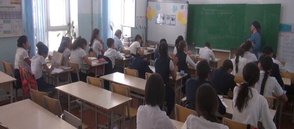 Учительница из России Патимат Сагидова рассказала о методах преподавания в гимназии Низами - Sputnik Тоҷикистон