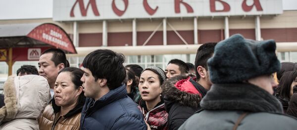 Полиция у ТЦ Москва, архивное фото - Sputnik Таджикистан