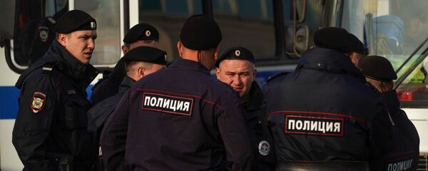 Полицейский рейд в ТЦ Москва - Sputnik Тоҷикистон