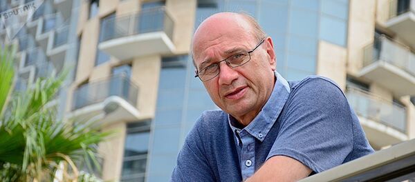 Астролог Михаил Цагарели, архивное фото Астролог Михаил Цагарели, архивное фото - Sputnik Таджикистан