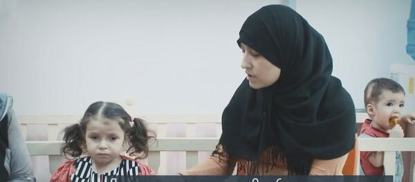 16-летняя вдова боевика вынуждена ухаживать за пятью детьми: RT ищет родственников - Sputnik Тоҷикистон