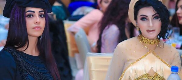 Сестры Фарзона Хуршед и Шабнам Сурайё - Sputnik Тоҷикистон