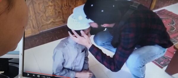 Таджикский мигрант Парвиз Ибрагимов - помогает сиротам рухинджы Таджикский мигрант Парвиз Ибрагимов - помогает сиротам рухинджы - Sputnik Тоҷикистон