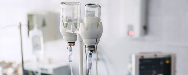 Медицинская капельница, архивное фото - Sputnik Тоҷикистон
