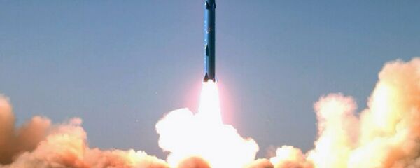 Запуск Иранской ракеты, архивное фото Запуск Иранской ракеты, архивное фото - Sputnik Тоҷикистон