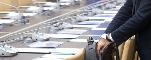 Чиновник перед совещанием, архивное фото - Sputnik Таджикистан