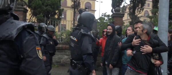 Как проходит референдум в Каталонии Как проходит референдум в Каталонии - Sputnik Таджикистан