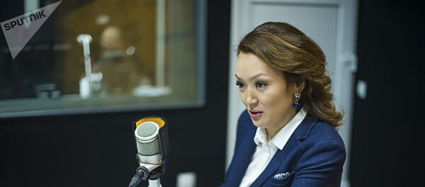 Владелица ресторанов, президент Ассоциации женского футбола КР Бермет Тологонова во время фотосессии Владелица ресторанов, президент Ассоциации женского футбола КР Бермет Тологонова во время фотосессии - Sputnik Таджикистан