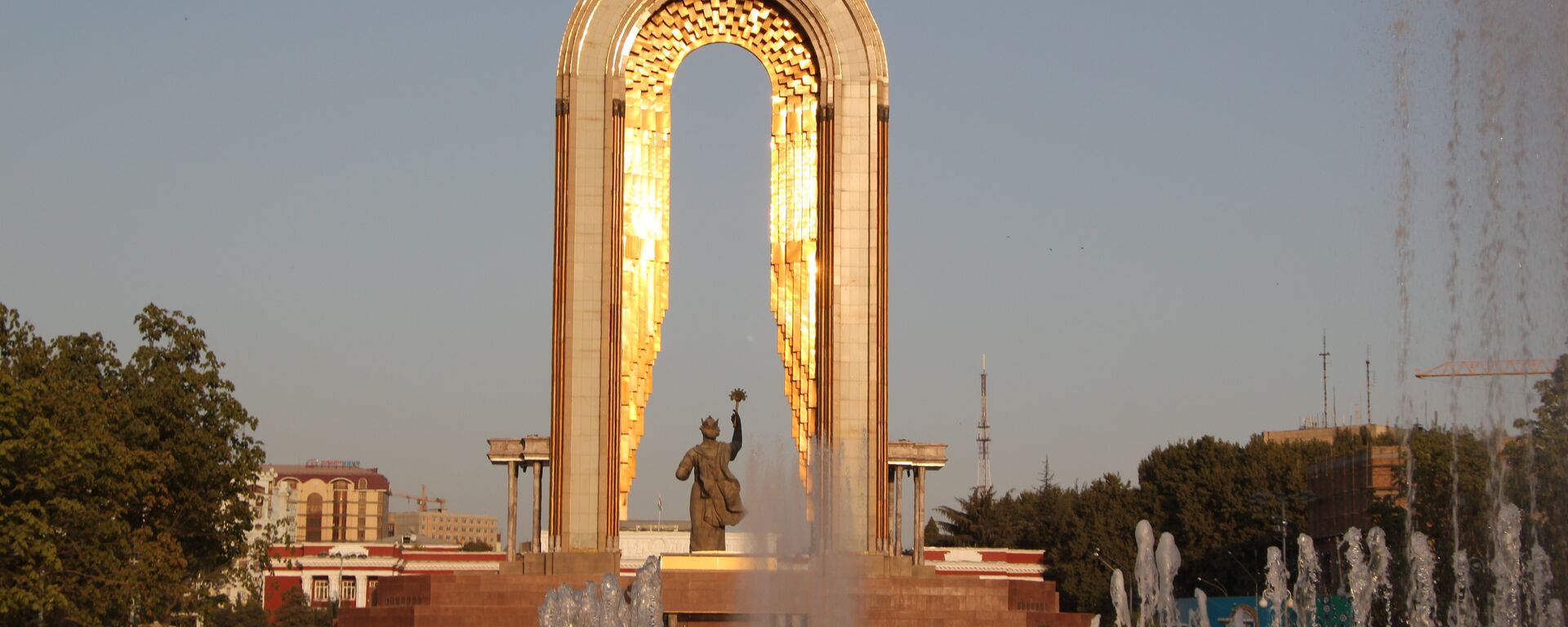 Монумент Исмаила Самани, Душанбе - Sputnik Тоҷикистон, 1920, 23.01.2018