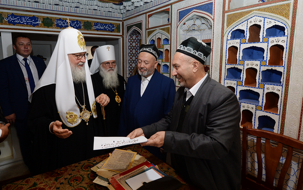 Патриарх Кирилл осмотрел исторические достопримечательности Бухары - Sputnik Таджикистан