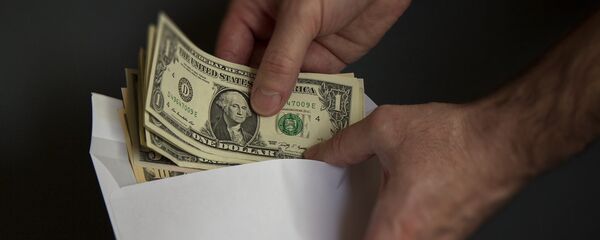 Доллары в конверте, архивное фото - Sputnik Таджикистан