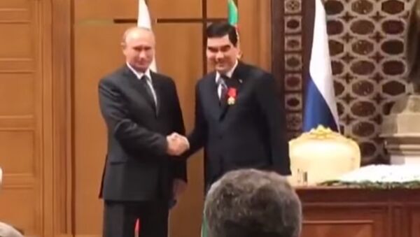 Диктор не смог выговорить отчество президента Туркменистана на встрече с Путиным - Sputnik Таджикистан