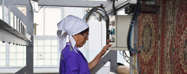 Производство на Кайраккумском Ковровом Комбинате - Sputnik Тоҷикистон