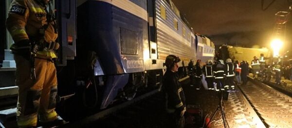 Столкновение поезда с автобусом на железнодорожном переезде в Петушинском районе Владимирской области Столкновение поезда с автобусом на железнодорожном переезде в Петушинском районе Владимирской области - Sputnik Таджикистан