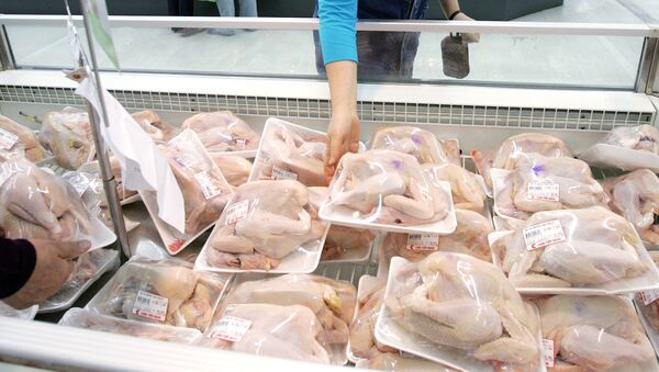 Замороженные курицы в супермаркете. Архивное фото - Sputnik Тоҷикистон