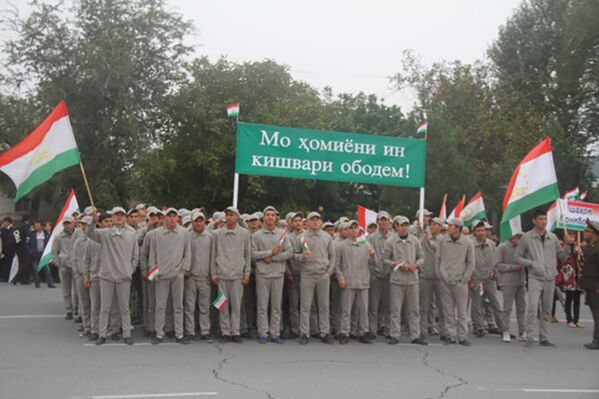 Как провожали в Согде призывников молодых в армию - Sputnik Таджикистан
