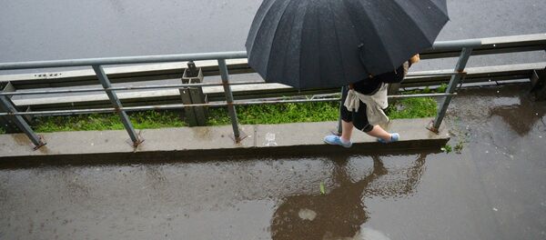 Дождь в Москве, архивное фото Дождь в Москве, архивное фото - Sputnik Тоҷикистон