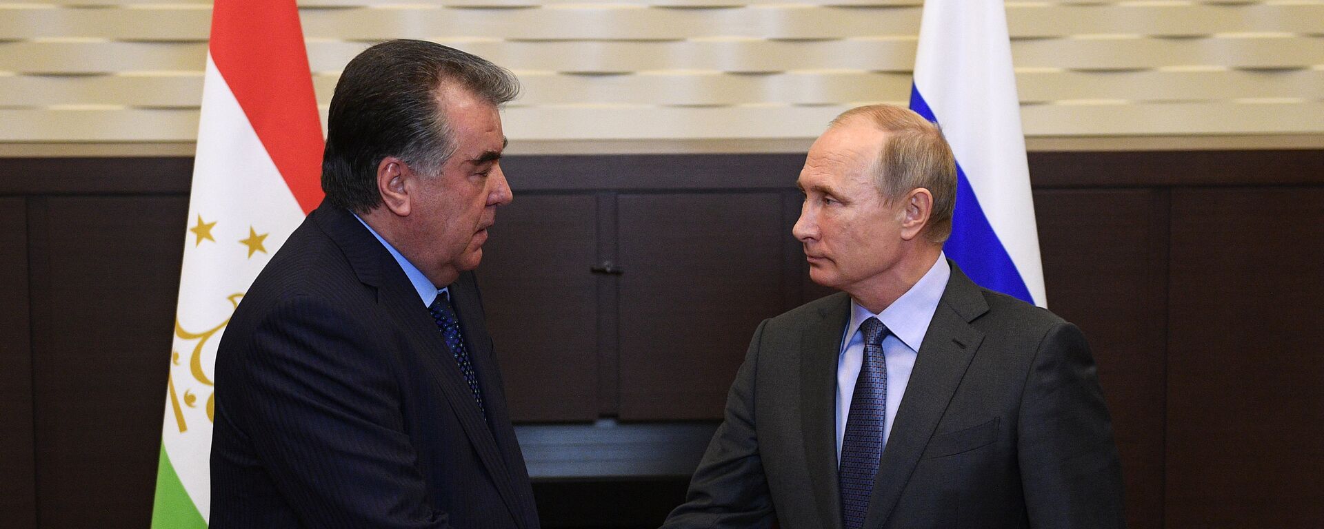 Встреча президента РФ В. Путина с президентом Таджикистана Э. Рахмоном - Sputnik Таджикистан, 1920, 26.11.2021