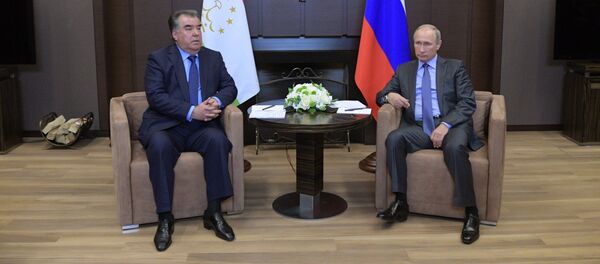 Встреча президента РФ В. Путина с президентом Таджикистана Э. Рахмоном Встреча президента РФ В. Путина с президентом Таджикистана Э. Рахмоном - Sputnik Тоҷикистон