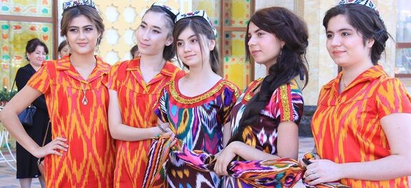 Таджикские девушки на Фестивале Атлас и адрас-2017 - Sputnik Тоҷикистон