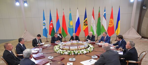 Президент РФ В. Путин принимает участие в заседании Совета глав государств СНГ - Sputnik Таджикистан