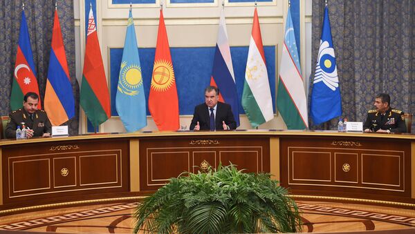 Встреча президента Таджикистан Эмомали Рахмона с министрами обороны стран СНГ - Sputnik Таджикистан