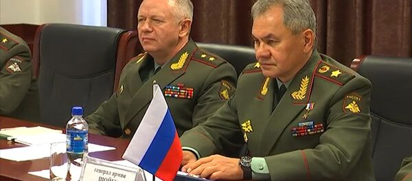 Министр обороны России Сергей Шойгу встретился в Душанбе с главой военного ведомства Таджикистана генерал-лейтенантом Шерали Мирзо - Sputnik Таджикистан