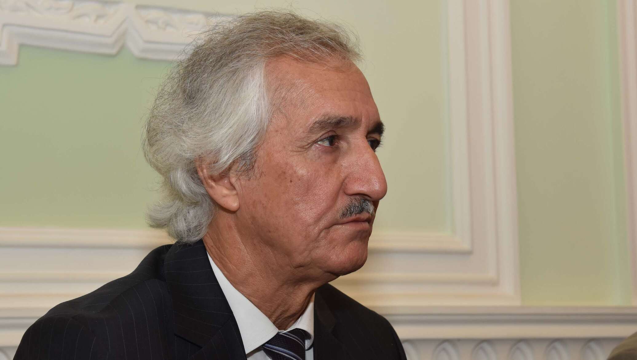 Таджикский поэт. Поэты таджикистана. Поэт мирзо турсун-заде таджикский поэт. Таджикский поэт. Таджикистан поэты и писатели.