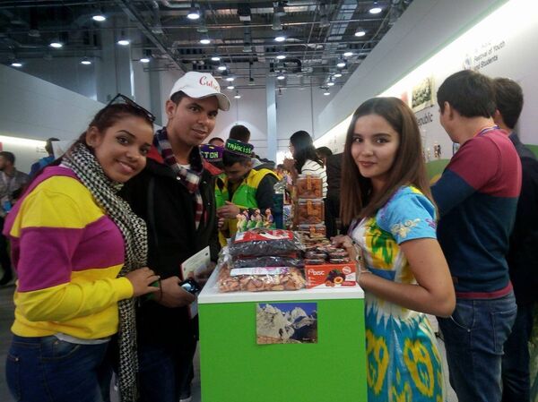 Возле стенда Таджикистана на ВМФС в Сочи - Sputnik Таджикистан