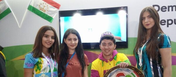 Возле стенда Таджикистана на ВМФС в Сочи - Sputnik Таджикистан