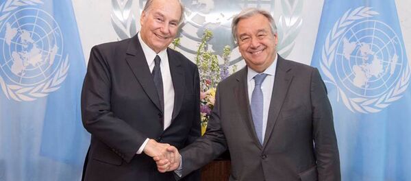 Принц Карим Ага-хан IV с генеральным секретарем ООН Гутерреш Антониу - Sputnik Таджикистан