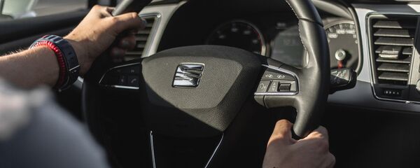 Водитель за рулем автомобиля, архивное фото - Sputnik Тоҷикистон