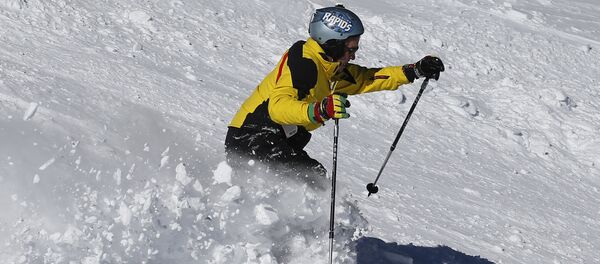 Экстремальный горнолыжный спуск, архивное фото - Sputnik Таджикистан