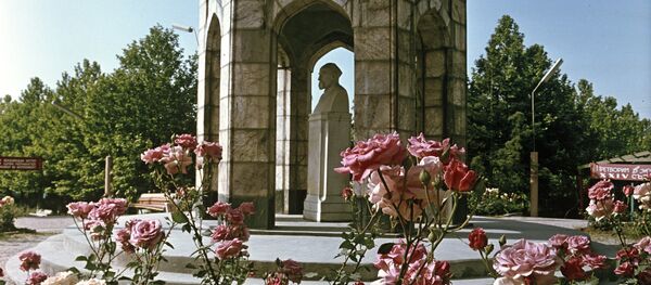Мавзолей Садриддина Айни - Sputnik Таджикистан