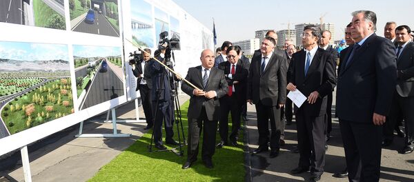 Президент Таджикистана Эмомали Рахмон дал старт реконструкции автодороги Душанбе-Курган-Тюбе Президент Таджикистана Эмомали Рахмон дал старт реконструкции автодороги Душанбе-Курган-Тюбе - Sputnik Тоҷикистон