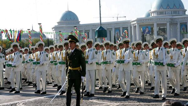 Парад в честь государственного праздника Туркменистана - Дня независимости, архивное фото - Sputnik Таджикистан