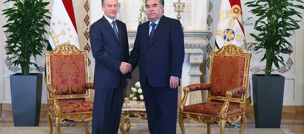 Секретарь Совбеза России Николай Патрушев с президентом Таджикистана Эмомали Рахмоном, архивное фото - Sputnik Тоҷикистон