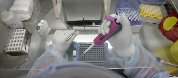 В вирусологической лаборатории Центра по профилактике и борьбе со СПИДом  - Sputnik Таджикистан