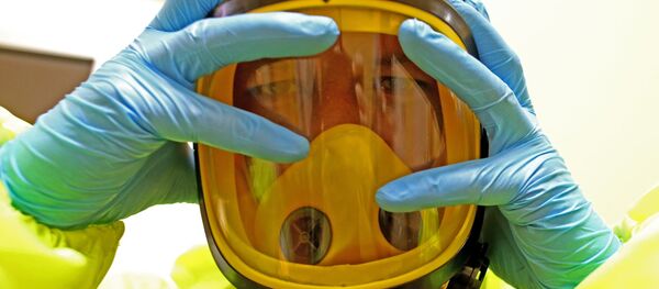 Защитный костюм от химических и бактериологических воздействий - Sputnik Таджикистан