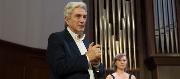 Толибхон Шаҳидӣ аз хотираҳои худ ба ҳозирон нақл кард Толибхон Шаҳидӣ аз хотираҳои худ ба ҳозирон нақл кард - Sputnik Тоҷикистон