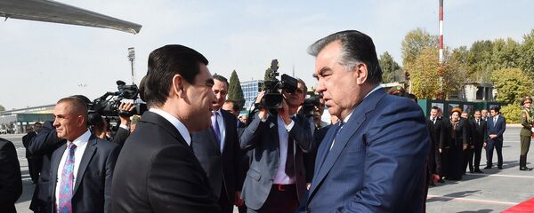 Президента Туркменистана Гурбангулы Бердымухамедов и президент РТ Эмомали Рахмон Президента Туркменистана Гурбангулы Бердымухамедов и президент РТ Эмомали Рахмон - Sputnik Тоҷикистон