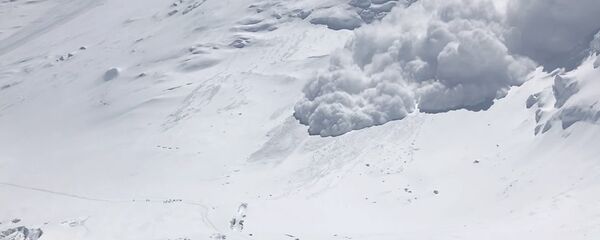 Сход лавины на Пике Ленина - Sputnik Тоҷикистон