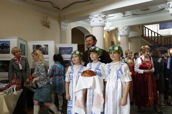 Дети военных РФ дали концерт для жителей Душанбе в честь Дня единства - Sputnik Таджикистан