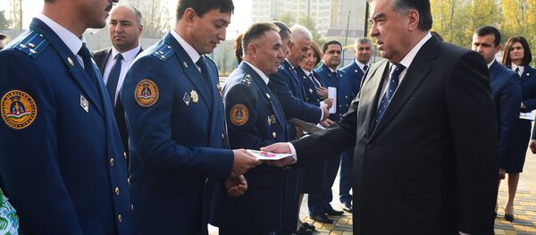 Ввод в эксплуатацию многоквартирного дома прокурорских сотрудников - Sputnik Тоҷикистон