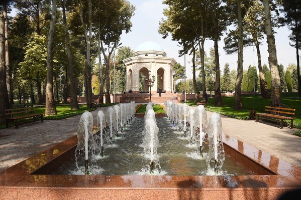Парк культуры и отдыха имени Садриддина Айни после реконструкции - Sputnik Таджикистан