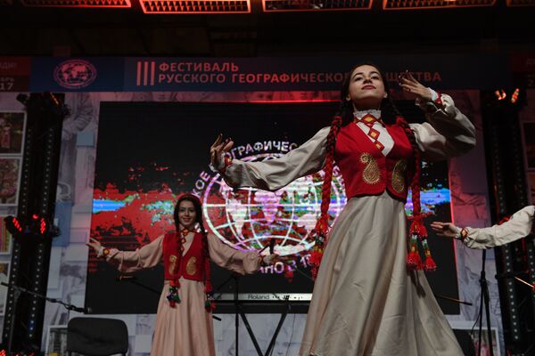 Фестиваль Русского Географического Общества открылся в Москве Фестиваль Русского Географического Общества открылся в Москве - Sputnik Таджикистан
