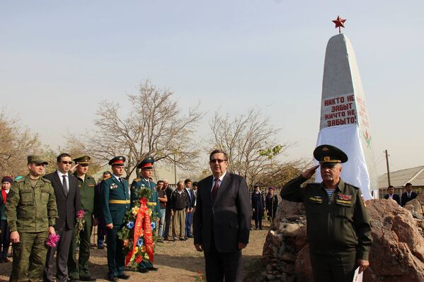 Торжественный митинг, посвященный открытию памятника воинам-красноармейцам - Sputnik Таджикистан