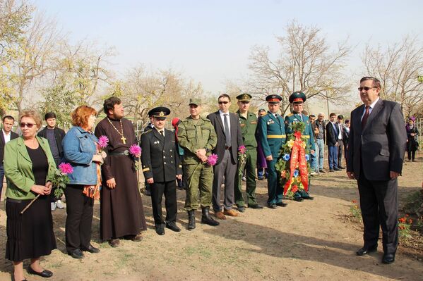 Торжественный митинг, посвященный открытию памятника воинам-красноармейцам - Sputnik Таджикистан