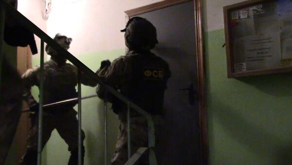 ФСБ опубликовала кадры задержания членов запрещенного экстремистского движения - Sputnik Тоҷикистон