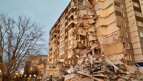 Обрушение части жилого дома в Ижевске. 9 ноября 2017 - Sputnik Таджикистан